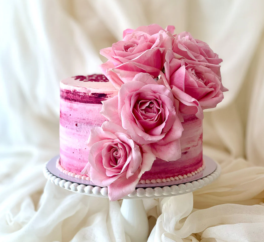 Rose Cake dengan Aroma Floral yang Lembut dan Romantis
