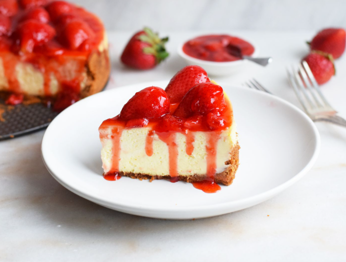 Strawberry Cheesecake dengan Tekstur Lembut yang Bikin Nagih